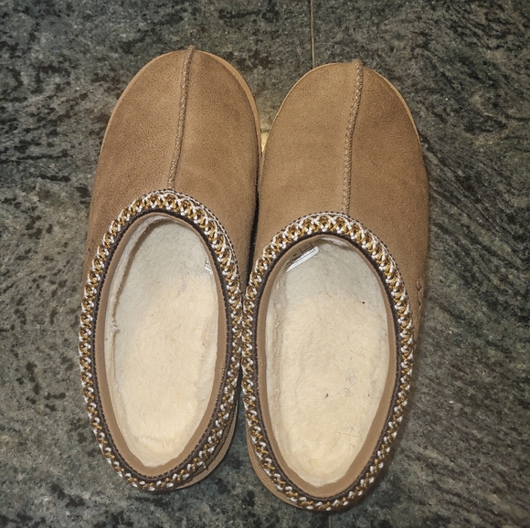 Ugg Tazmans (Chestnut) - Picture 1 of 4
